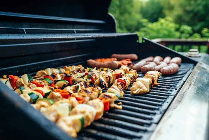 BBQ partagé d'été - La Tronche 1 grilled barbecues on black and gray grill