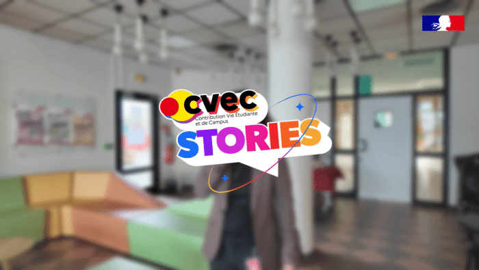 Photo prise par le Crous d'une présentation de la salle de convivialité de Derodon à Valence par la directrice de l'antenne de Valence.